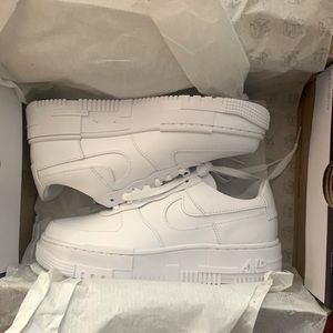 BRAND NEW IN BOX NIKE AF1 PIXEL 📷